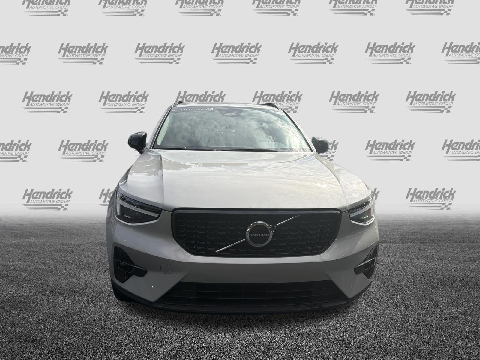 Certified 2025 Volvo XC40 B5 Ultra AWD/4WD image 3