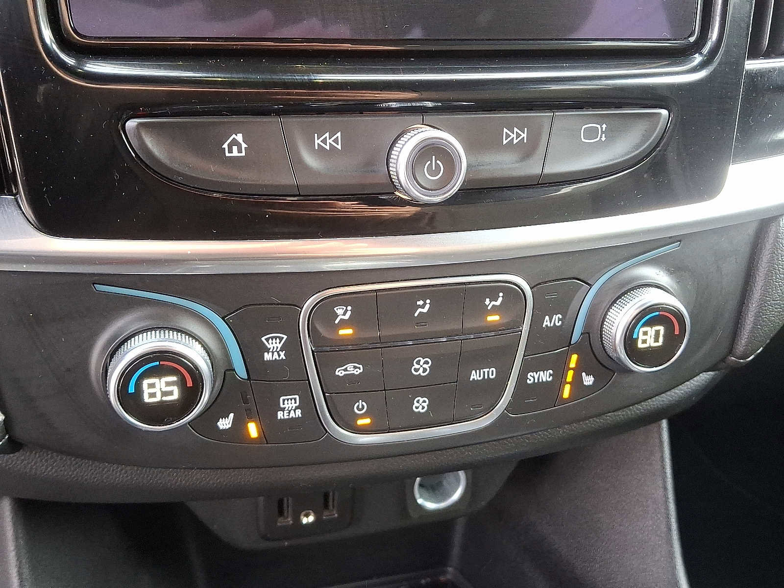 Used 2023 Chevrolet Traverse LT image 15