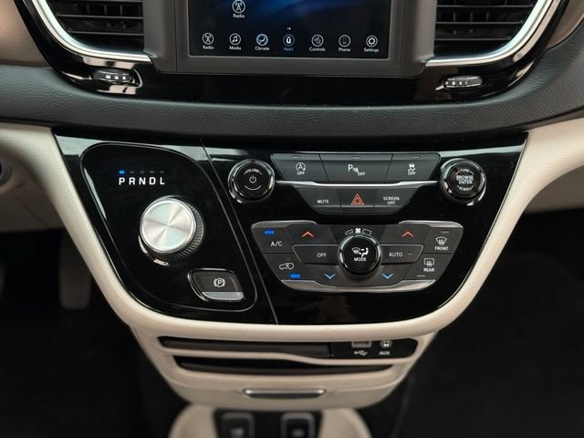 Used 2019 Chrysler Pacifica Touring-L FWD image 24