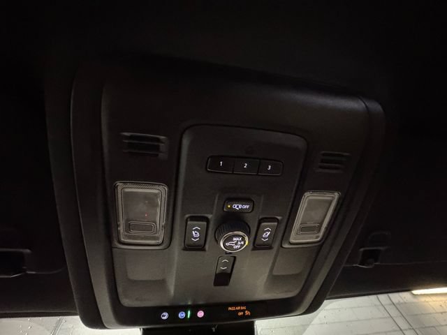 Used 2023 Chevrolet Suburban Premier AWD/4WD image 25