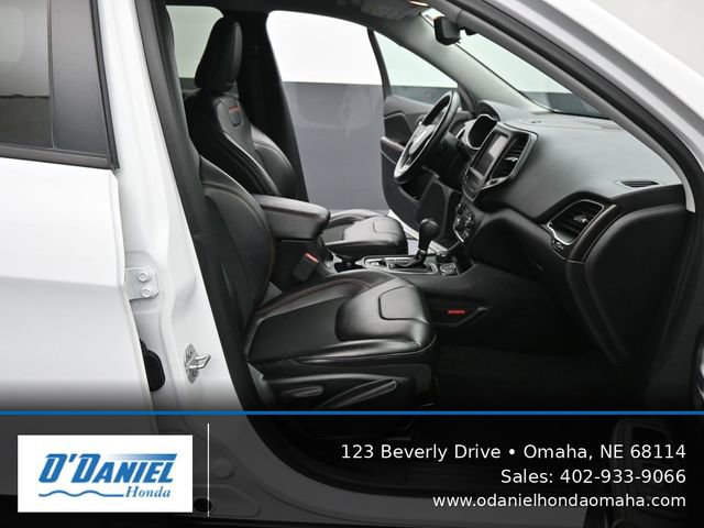 Used 2019 Jeep Cherokee Trailhawk w/ Cold Weather Group AWD/4WD image 39