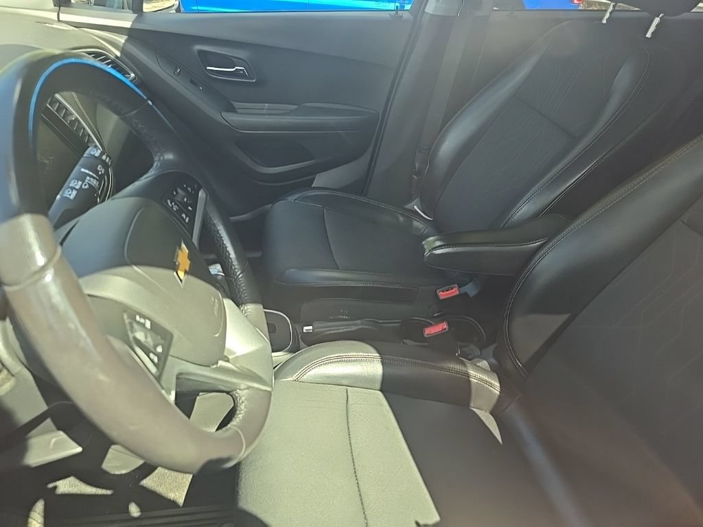 Used 2020 Chevrolet Trax LT w/ Sun & Sound Package AWD/4WD image 9