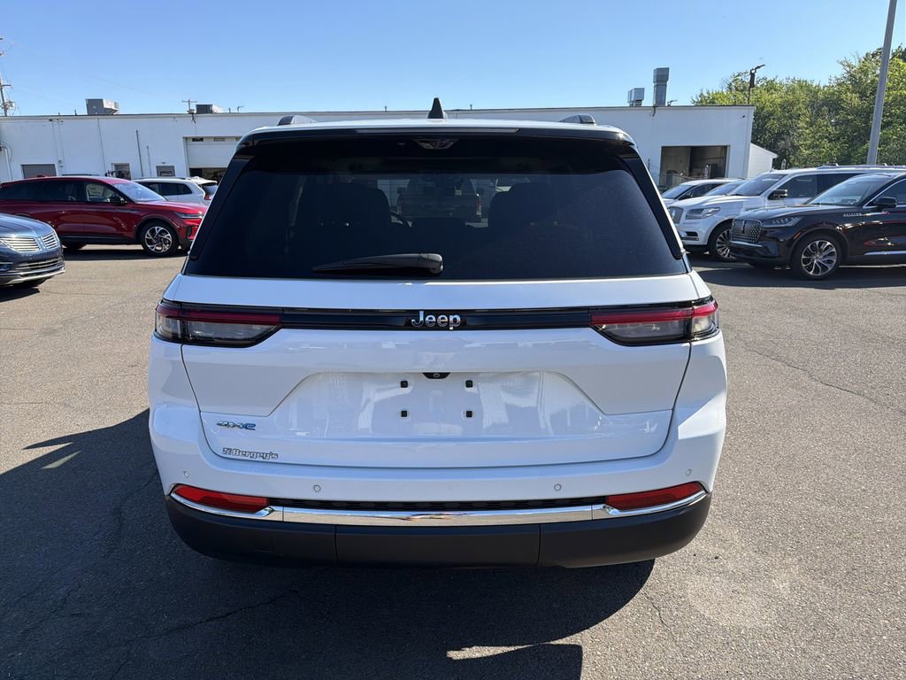 Used 2017 Jeep Grand Cherokee Overland AWD/4WD image 4