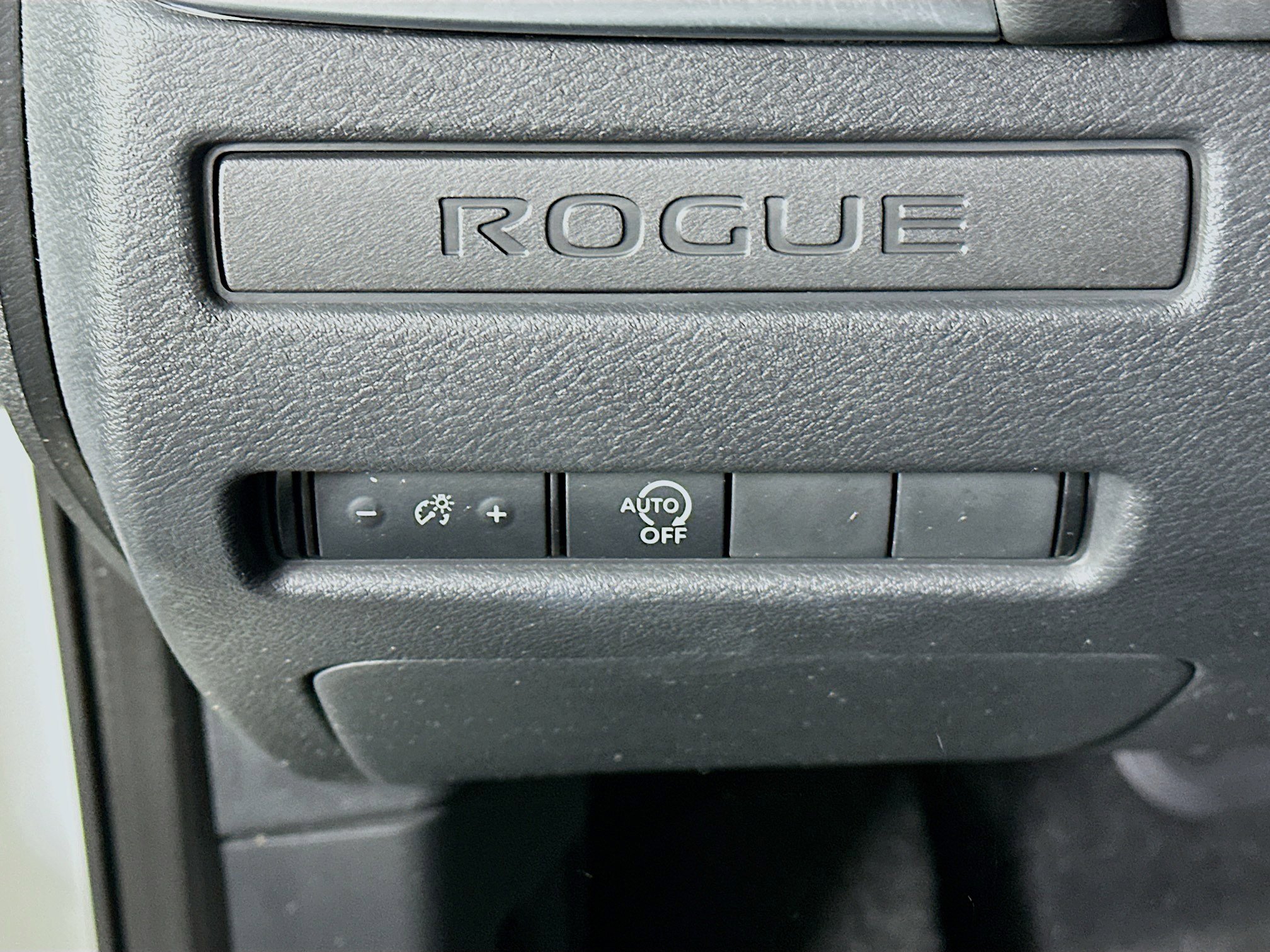 Used 2023 Nissan Rogue S image 17