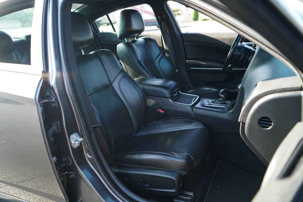 Used 2020 Dodge Charger SXT w/ Leather Interior Group RWD image 13
