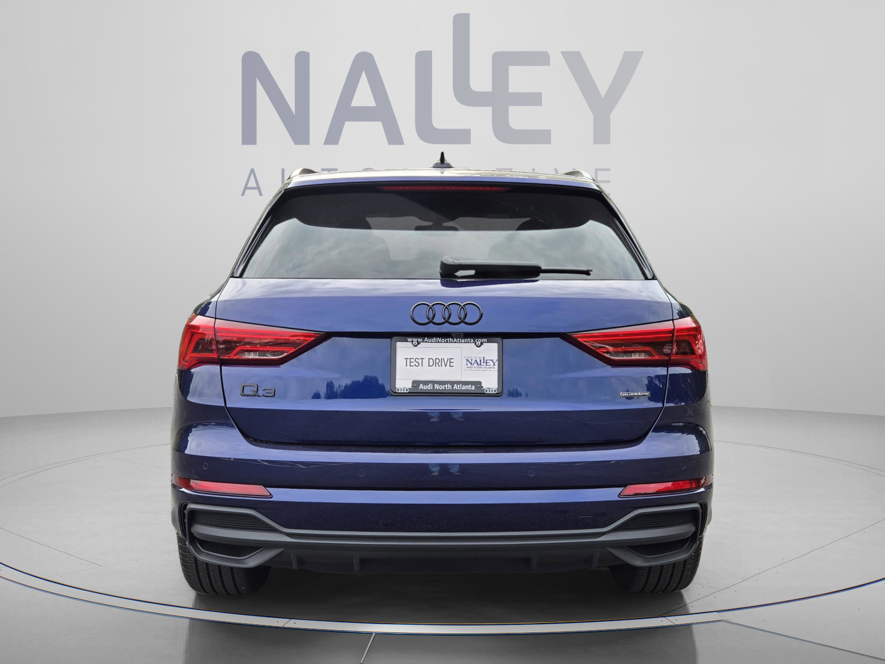 Used 2025 Audi Q3 2.0T Premium w/ Convenience Package AWD/4WD image 4