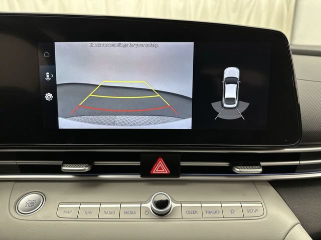 Used 2022 Hyundai Elantra Limited w/ Preferred Accessory Package FWD image 17