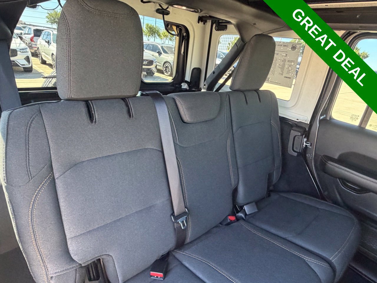 Used 2026 Jeep Wrangler Unlimited Sahara AWD/4WD image 38