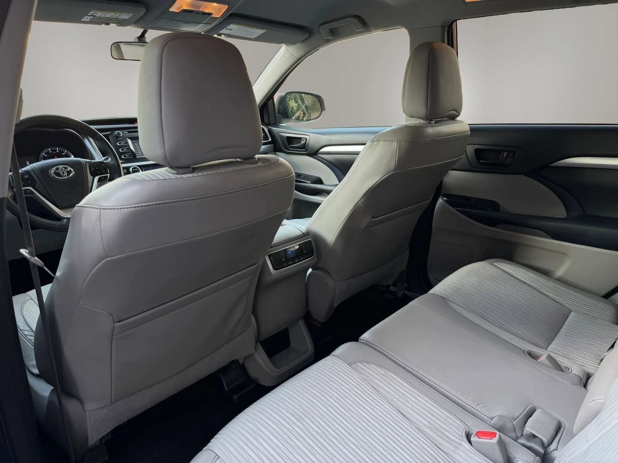 Used 2015 Toyota Highlander Plus image 35