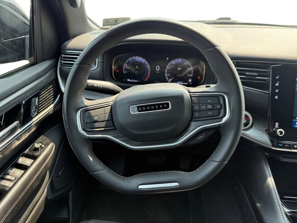 Used 2023 Jeep Wagoneer L Series II image 12