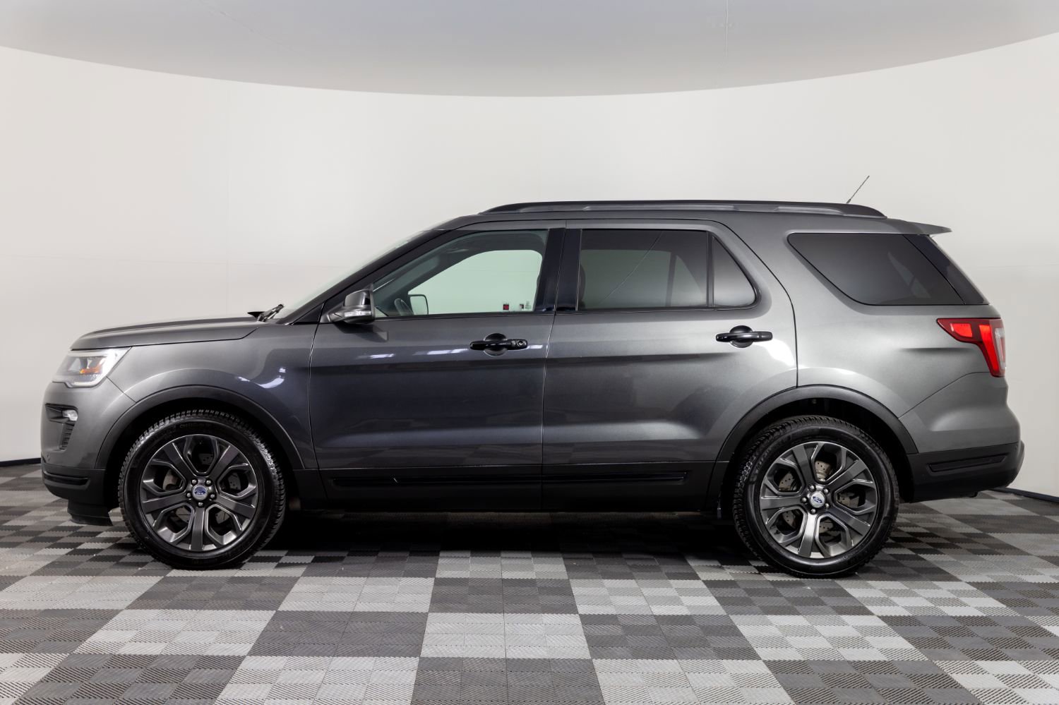 Used 2018 Ford Explorer Sport w/ Equipment Group 401A image 3