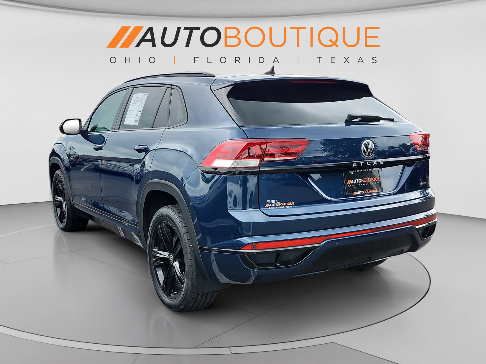 Used 2023 Volkswagen Atlas Cross Sport SEL R-Line AWD/4WD image 3