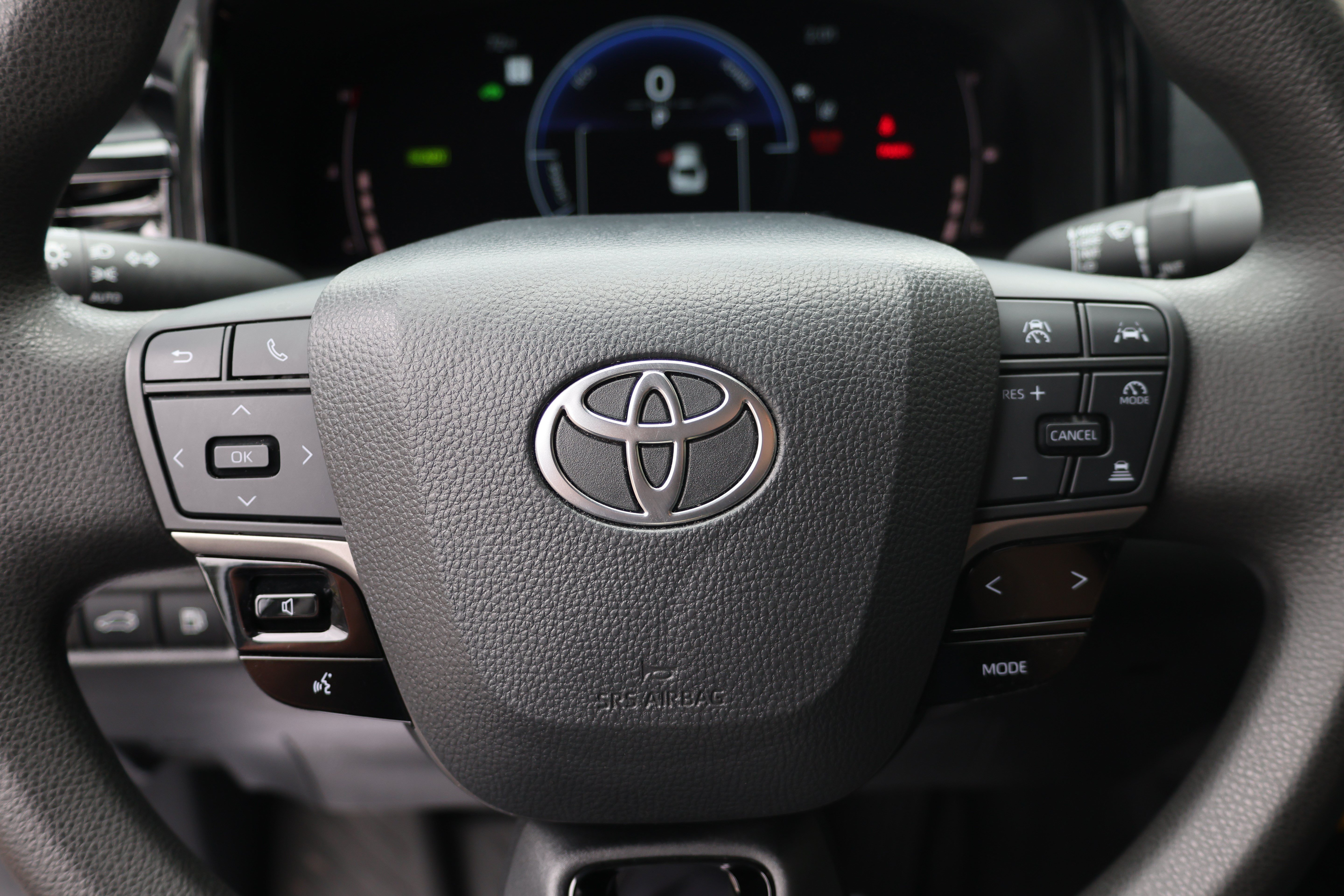 Used 2025 Toyota Camry LE FWD image 25