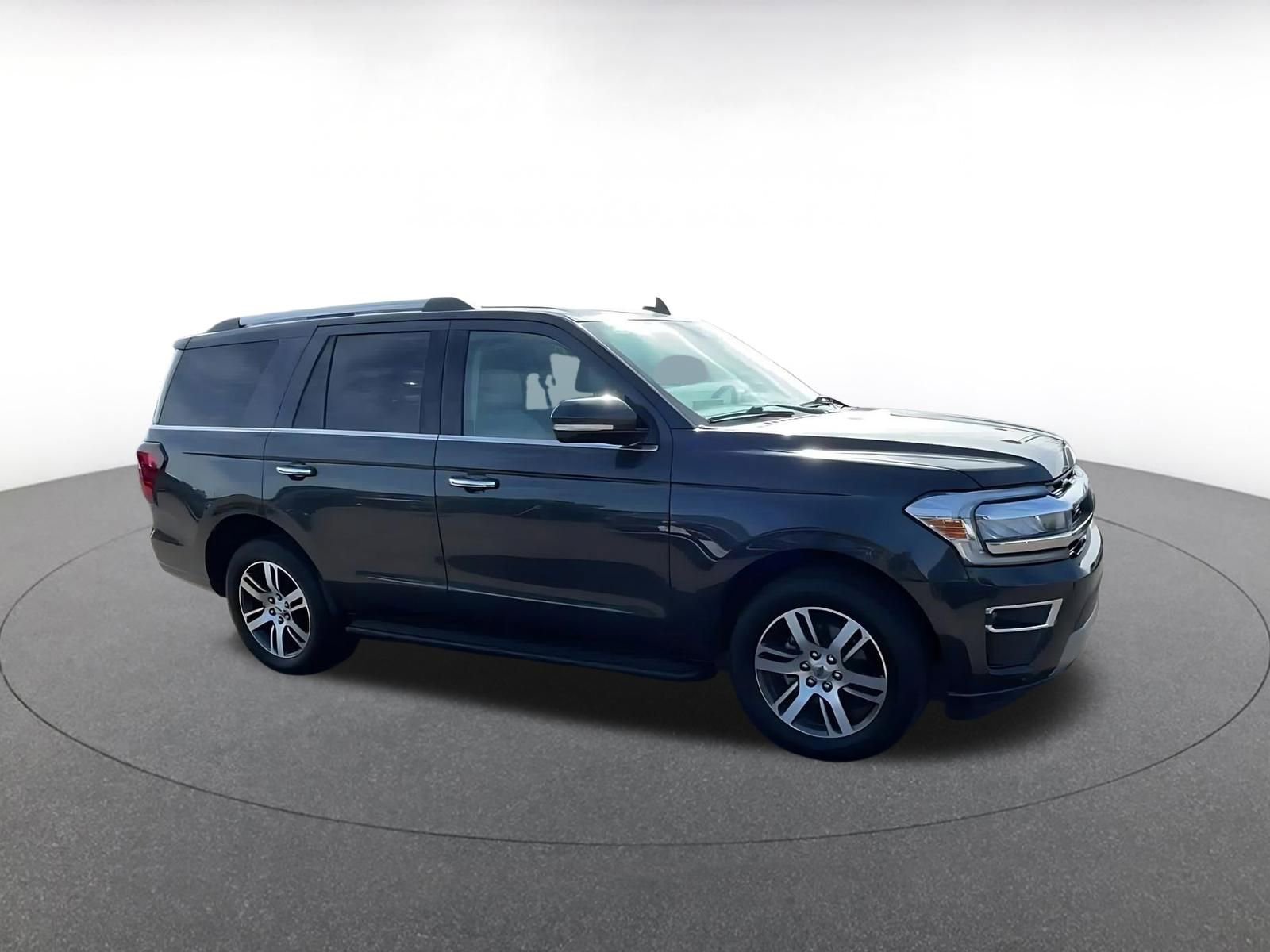 Used 2024 Ford Expedition Limited RWD image 2