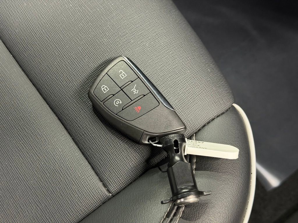 Certified 2025 Buick Enclave Preferred image 27