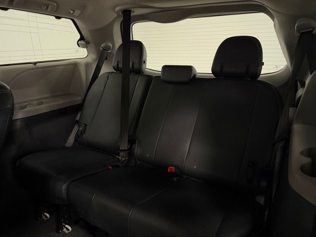 Used 2016 Toyota Sienna SE w/ SE Preferred Package FWD image 21