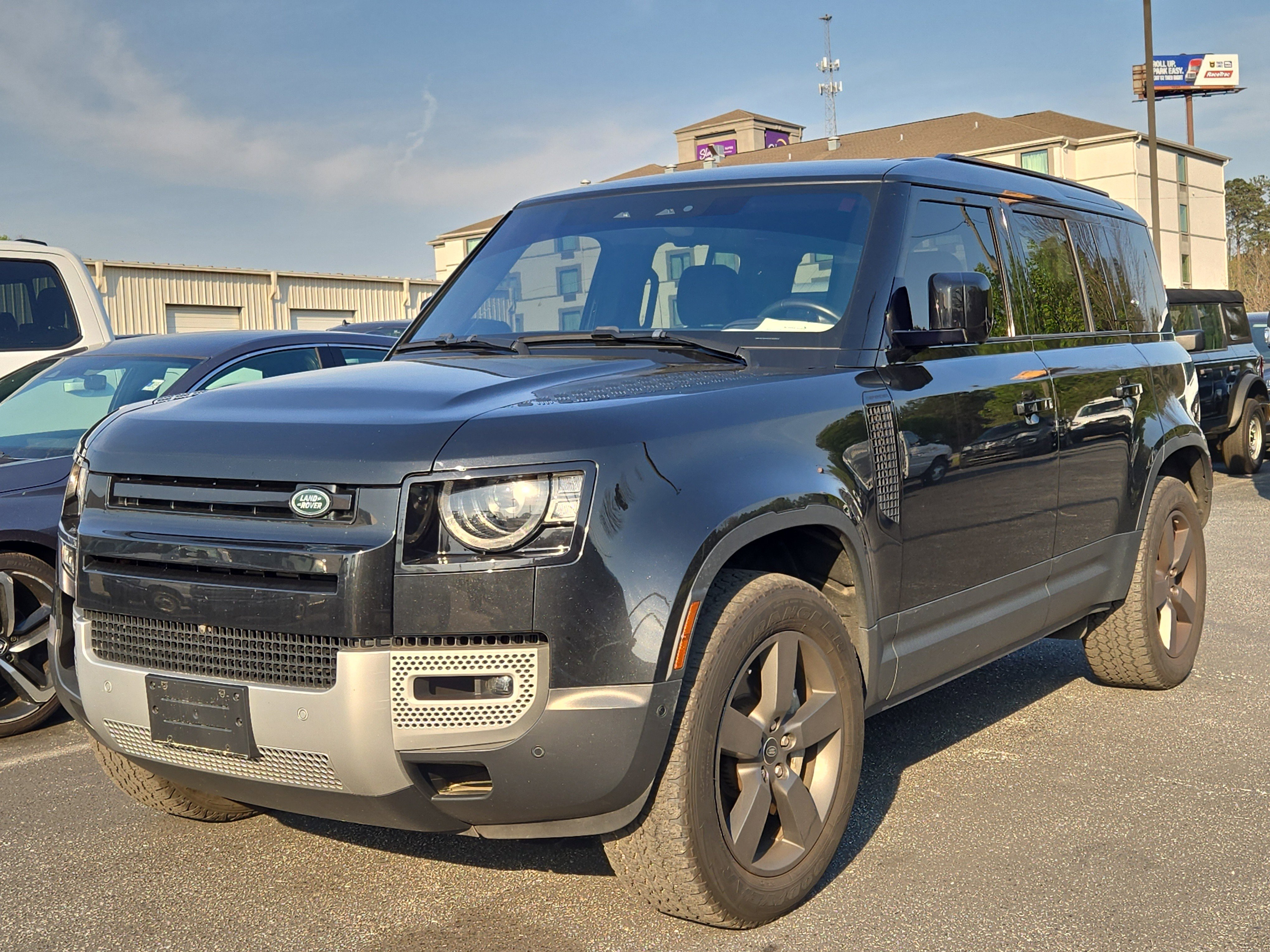 Used 2020 Land Rover Defender 110 SE image 1