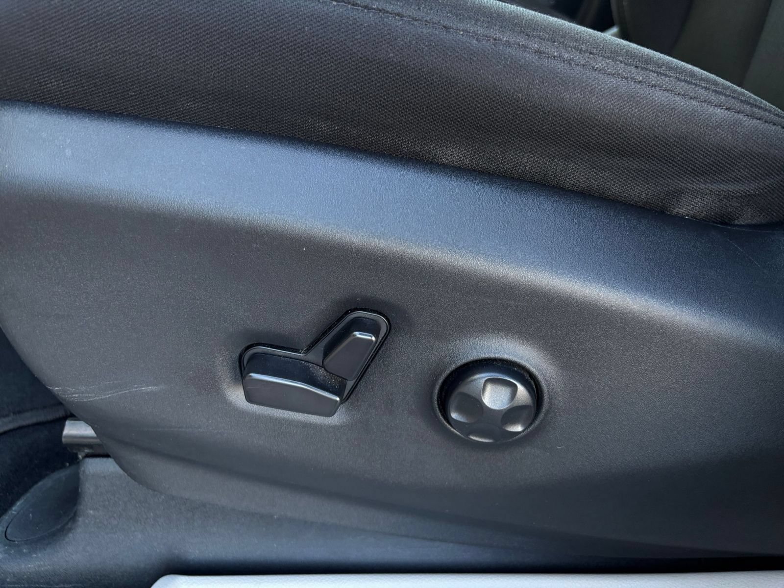 Used 2023 Chrysler Voyager LX FWD image 21