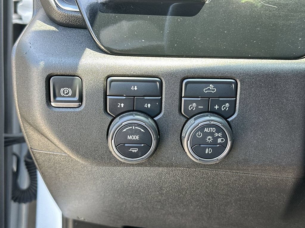 Used 2025 Chevrolet Silverado 2500 LT w/ Convenience Package AWD/4WD image 18