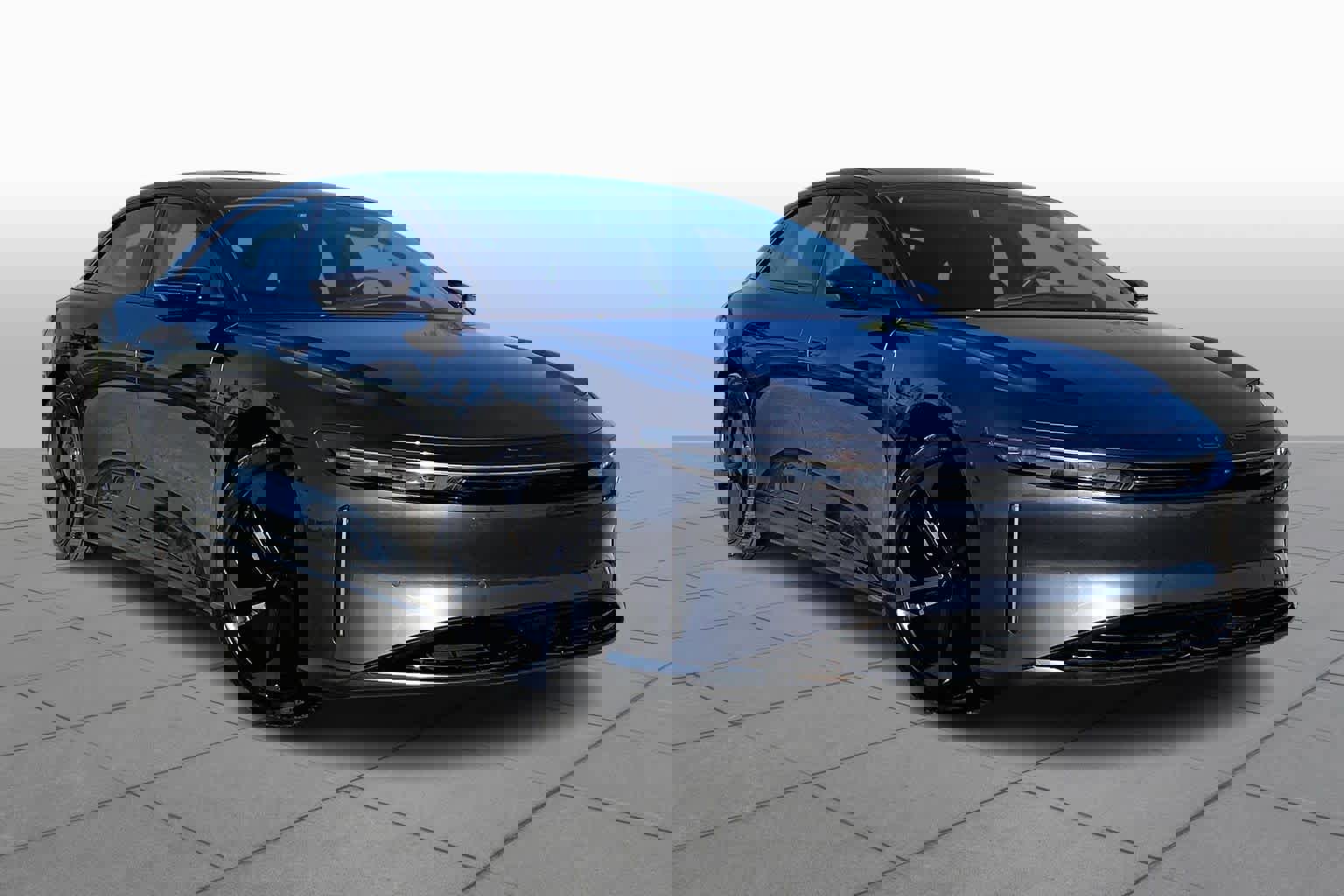 Used 2025 Lucid Air Pure image 3