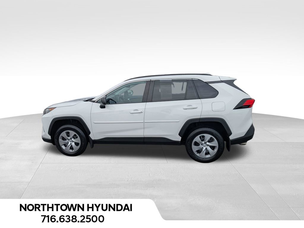 Used 2021 Toyota RAV4 LE AWD/4WD image 2