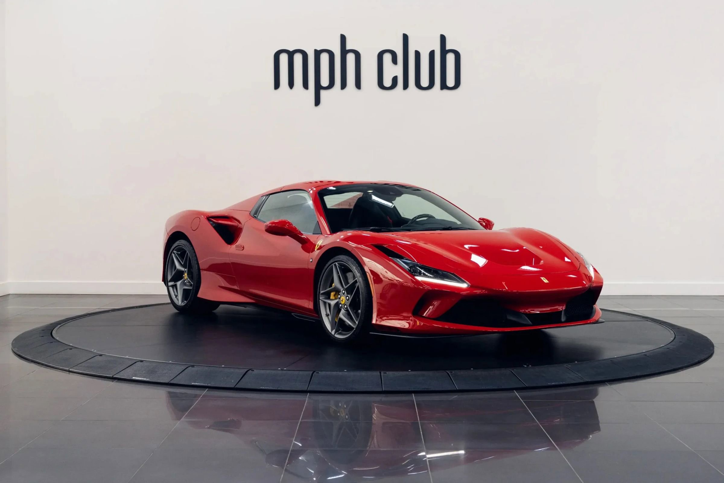 Used 2021 Ferrari F8 Spider image 9