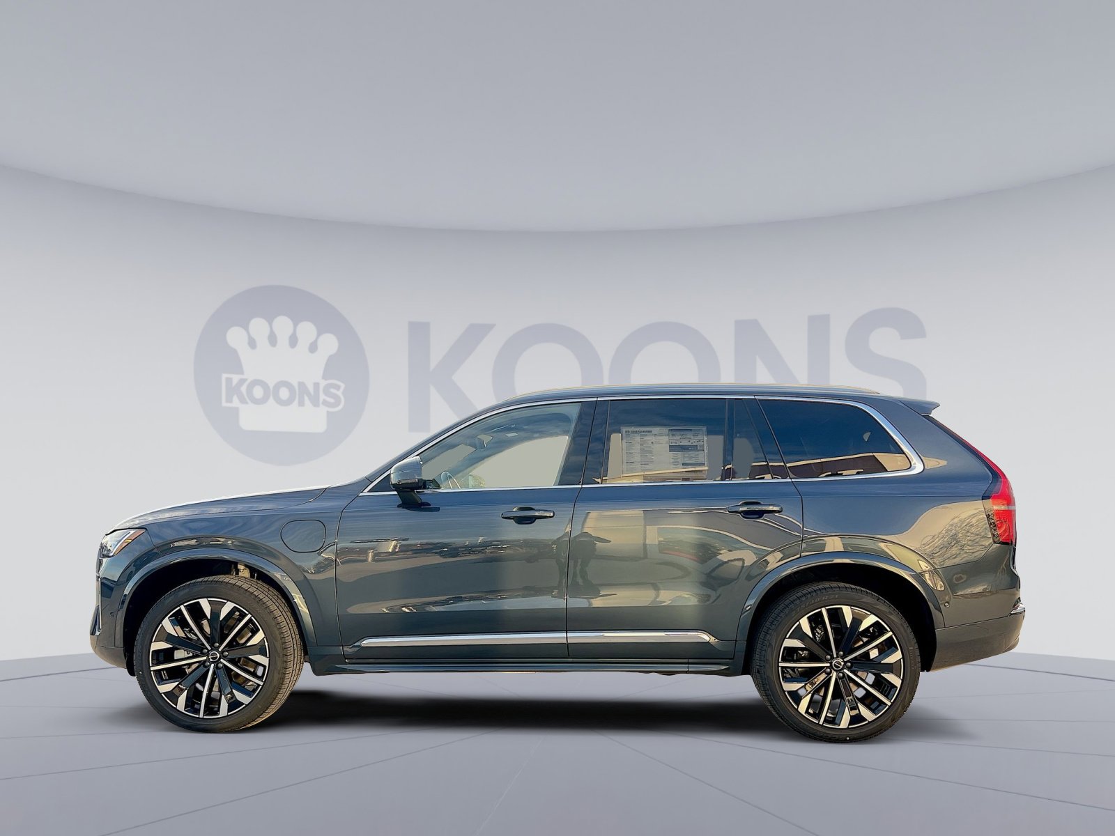 New 2026 Volvo XC90 T8 Plus w/ Protection Package Premier image 2
