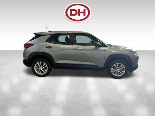 Used 2023 Chevrolet TrailBlazer LS AWD/4WD image 2