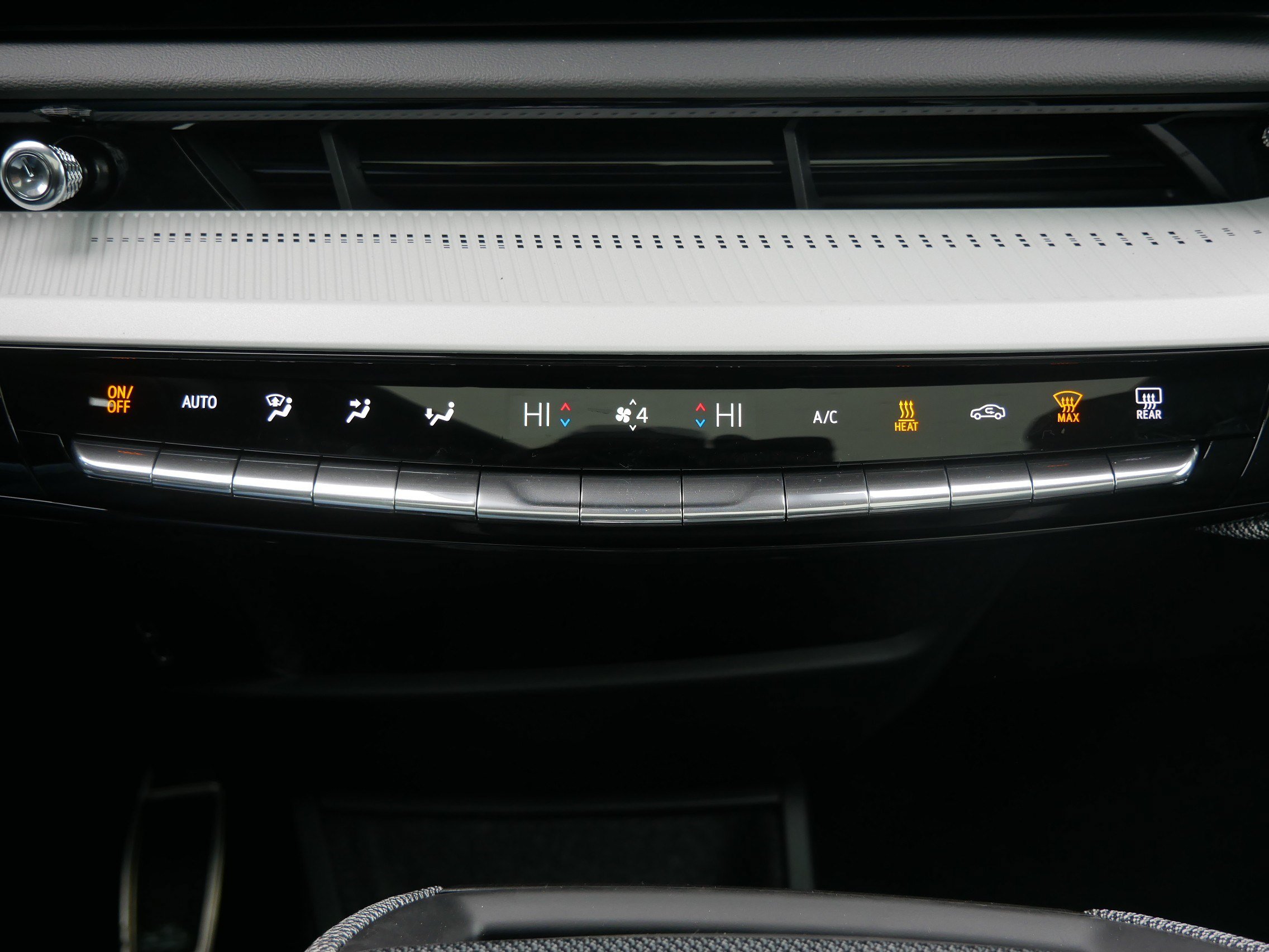 Used 2026 Cadillac Optiq Sport 1 w/ LPO, Floor Liner Package AWD/4WD image 21