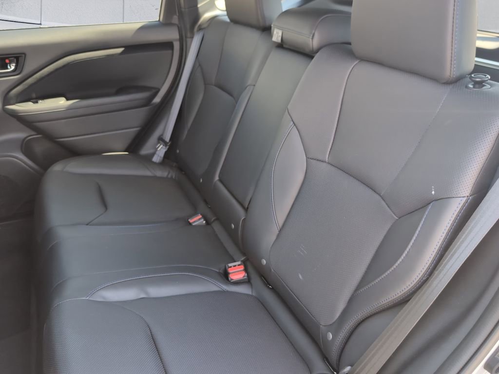 Used 2025 Subaru Forester Limited image 17
