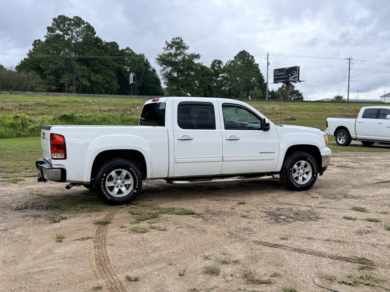 Used 2011 GMC Sierra 1500 SLE w/ Power Tech Package RWD image 5