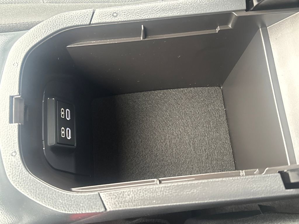 Used 2025 Toyota RAV4 XLE image 27