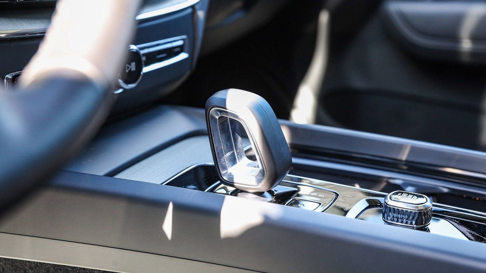 Used 2025 Volvo XC60 B5 Plus image 22