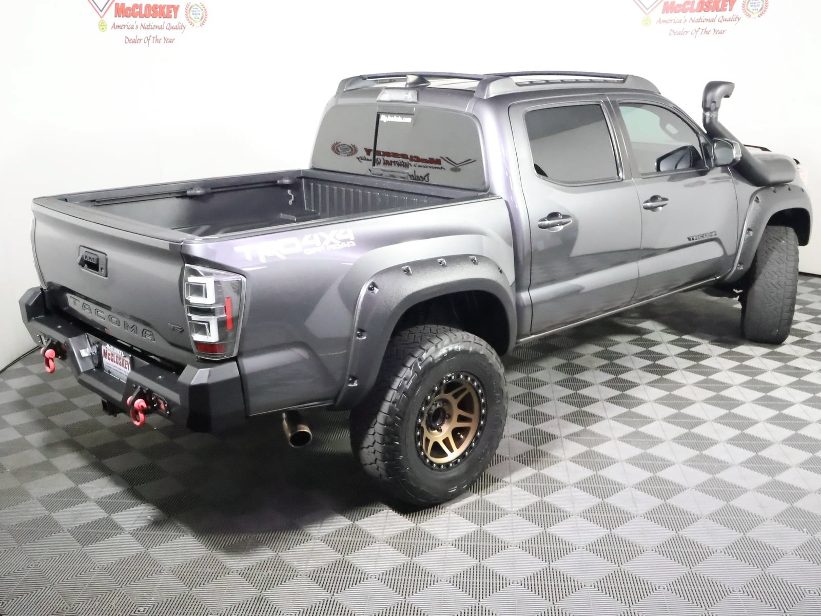 Used 2019 Toyota Tacoma TRD Off-Road w/ Technology Package AWD/4WD image 4