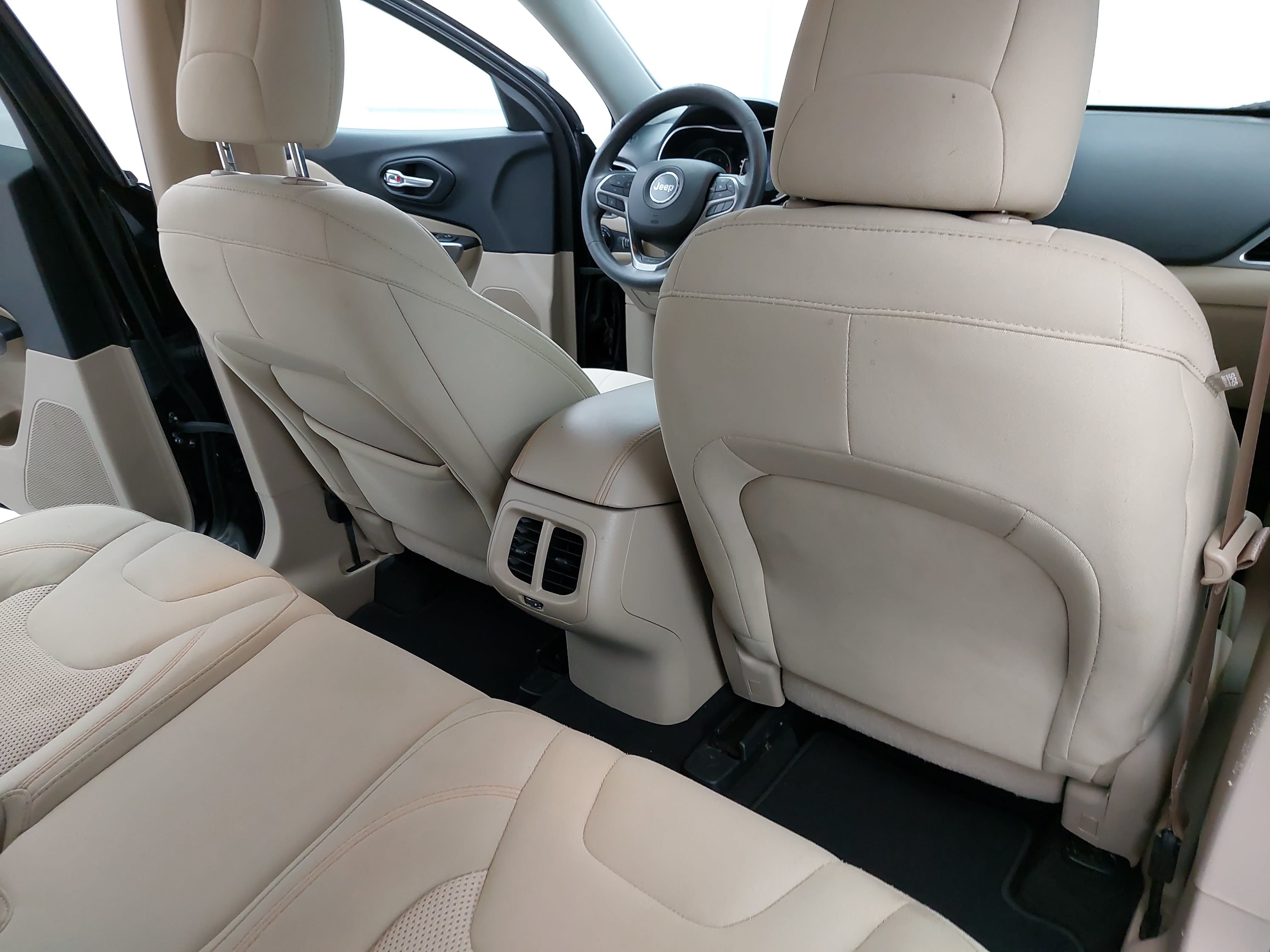 Used 2021 Jeep Cherokee Latitude FWD image 13