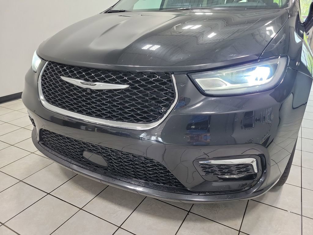 Used 2022 Chrysler Pacifica Touring-L AWD/4WD image 25