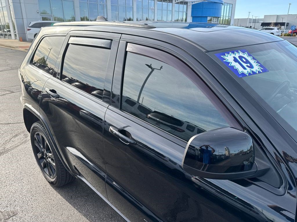 Used 2019 Jeep Grand Cherokee Altitude AWD/4WD image 14