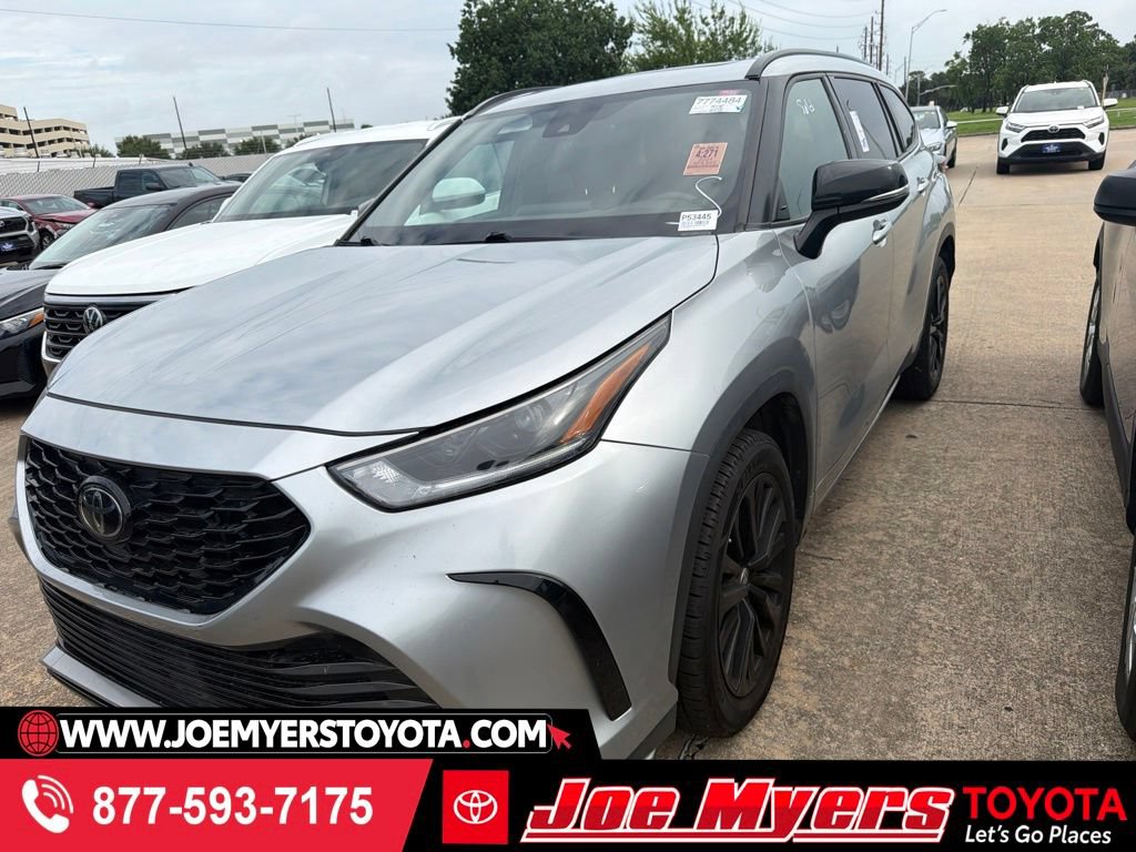 Used 2024 Toyota Highlander XSE FWD image 1