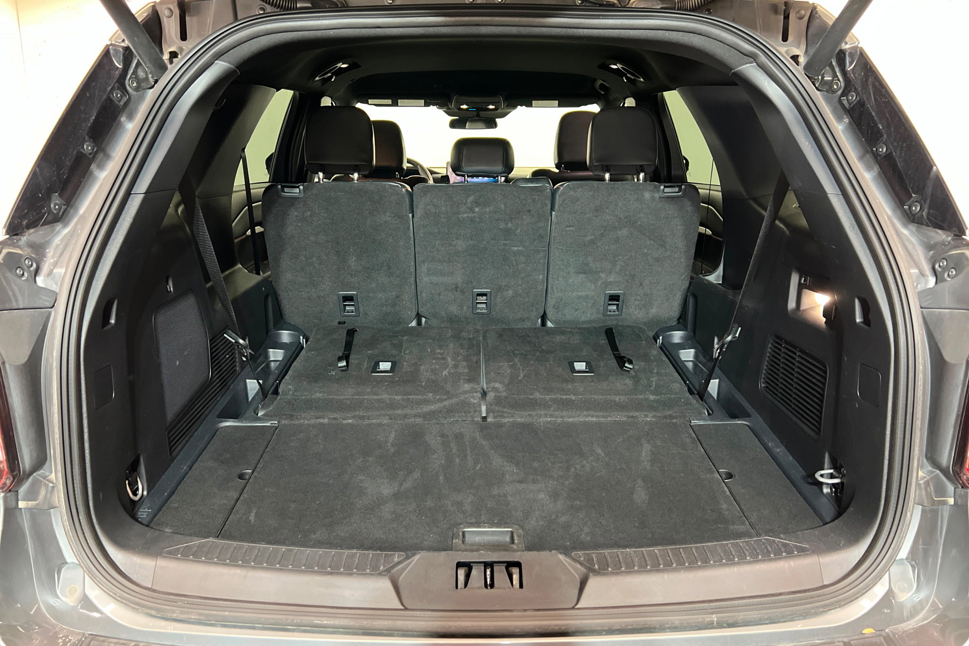 Used 2025 Ford Explorer ST-Line w/ ST-Line Street Pack AWD/4WD image 23