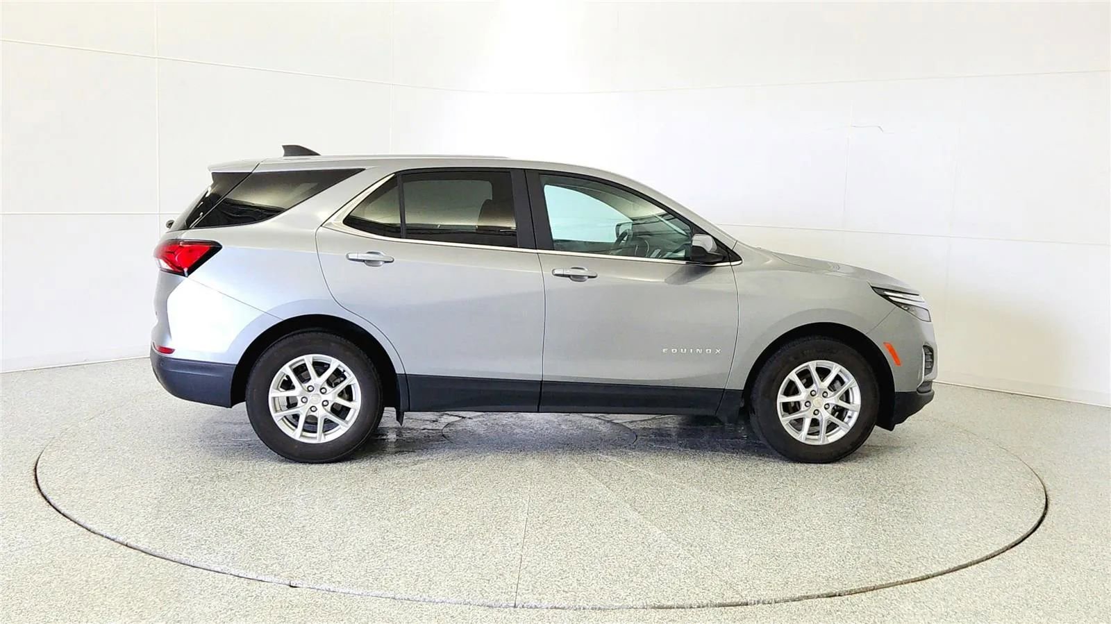 Used 2024 Chevrolet Equinox LT w/ LPO, Floor Liner Package image 8