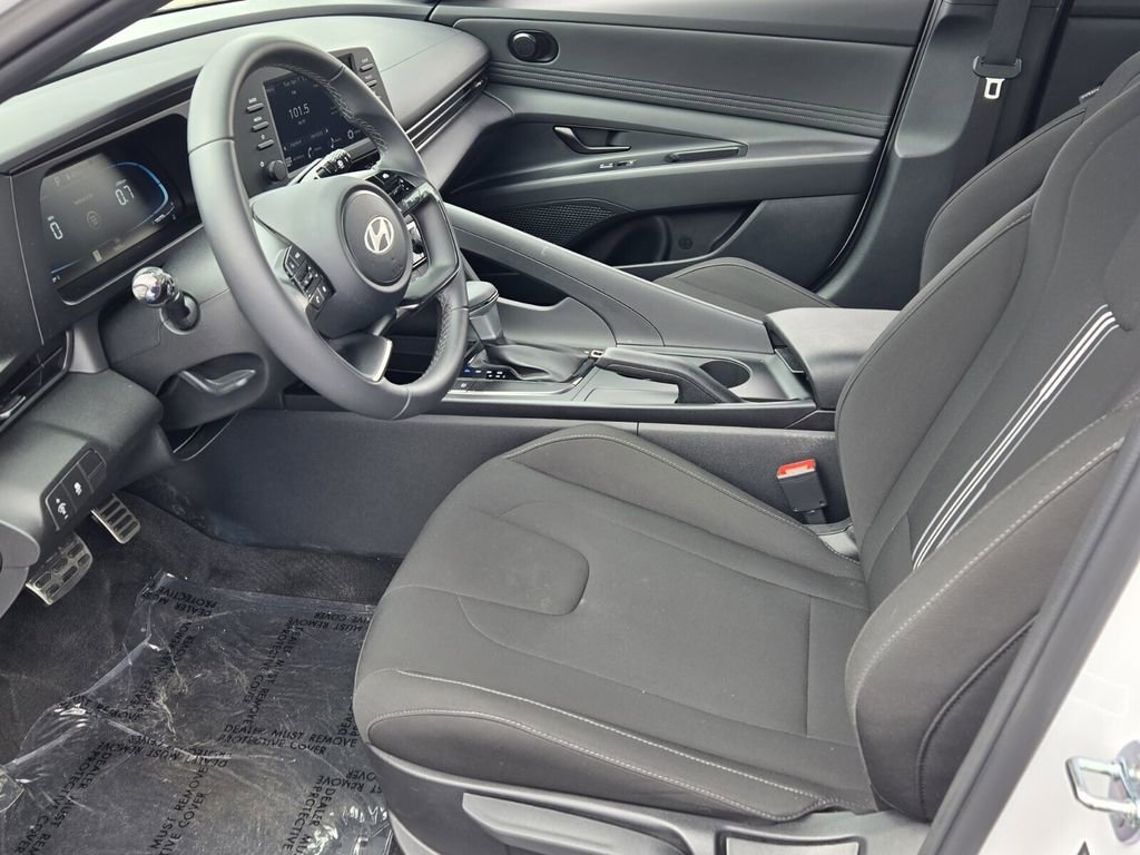 Certified 2025 Hyundai Elantra Sport image 10