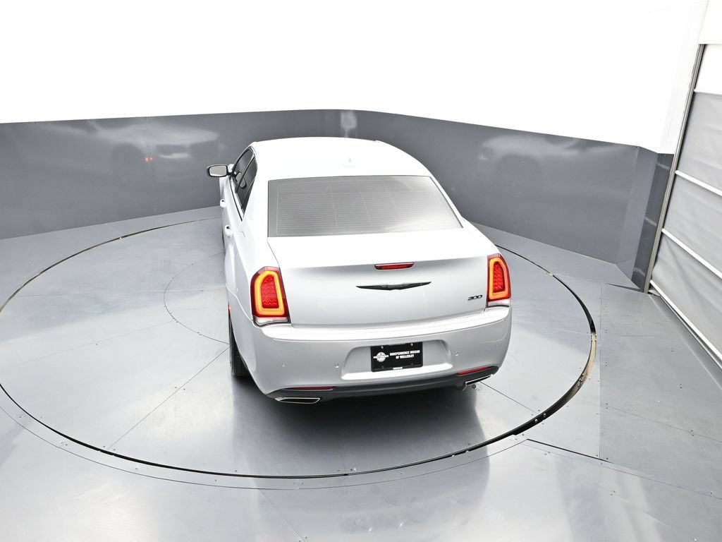 Used 2023 Chrysler 300 Touring w/ Safetytec Plus Group RWD image 37