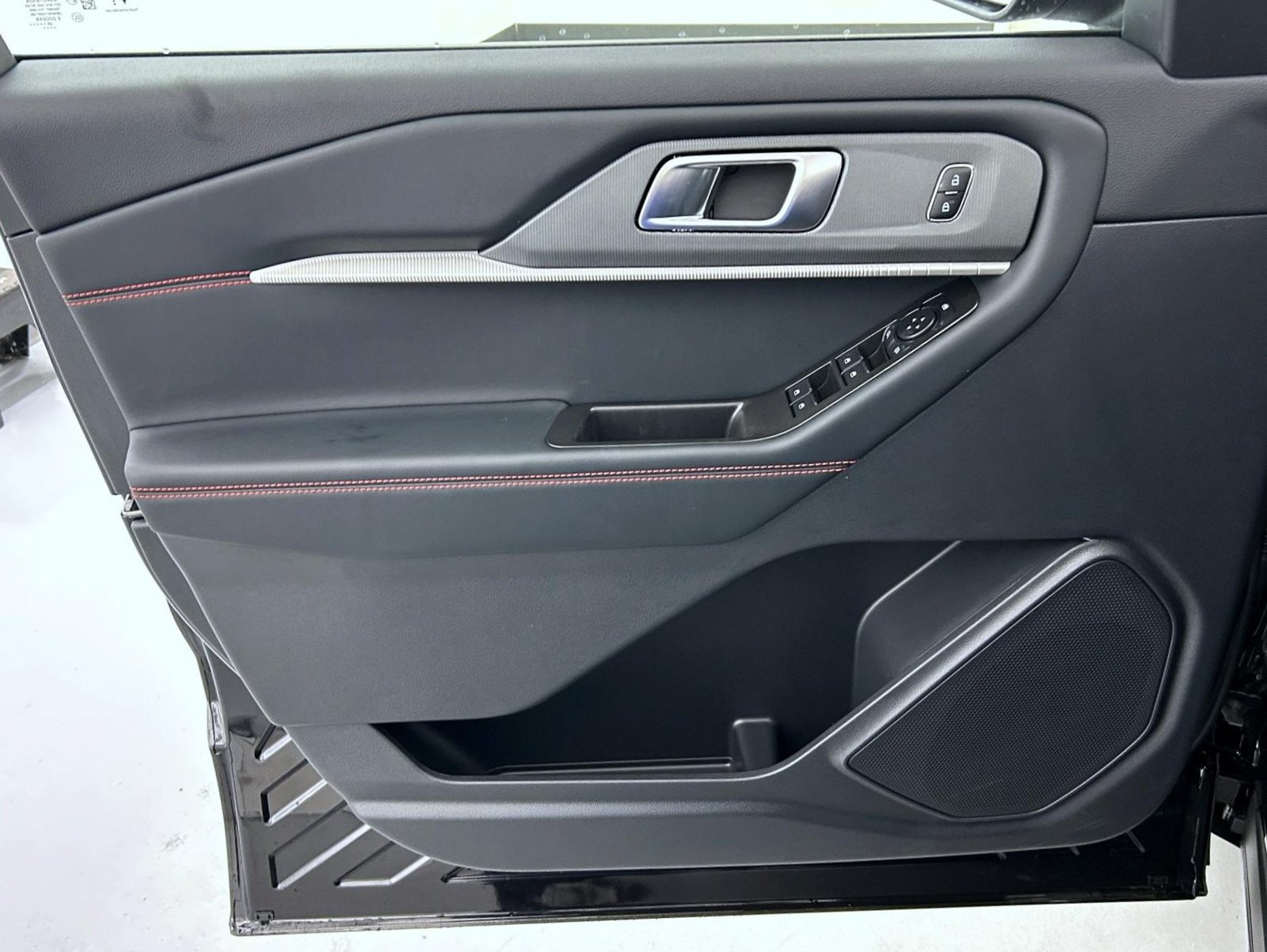 New 2027 Ford Explorer ST-Line AWD/4WD image 9