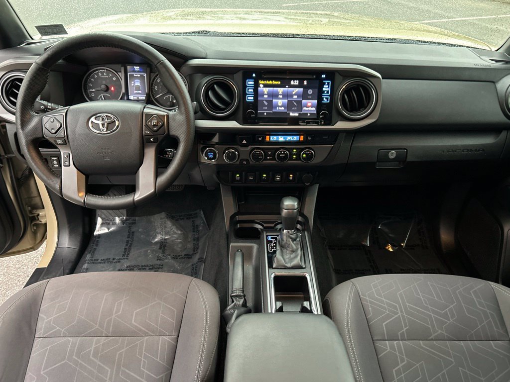 Used 2016 Toyota Tacoma TRD Off-Road w/ Premium & Technology Package AWD/4WD image 12