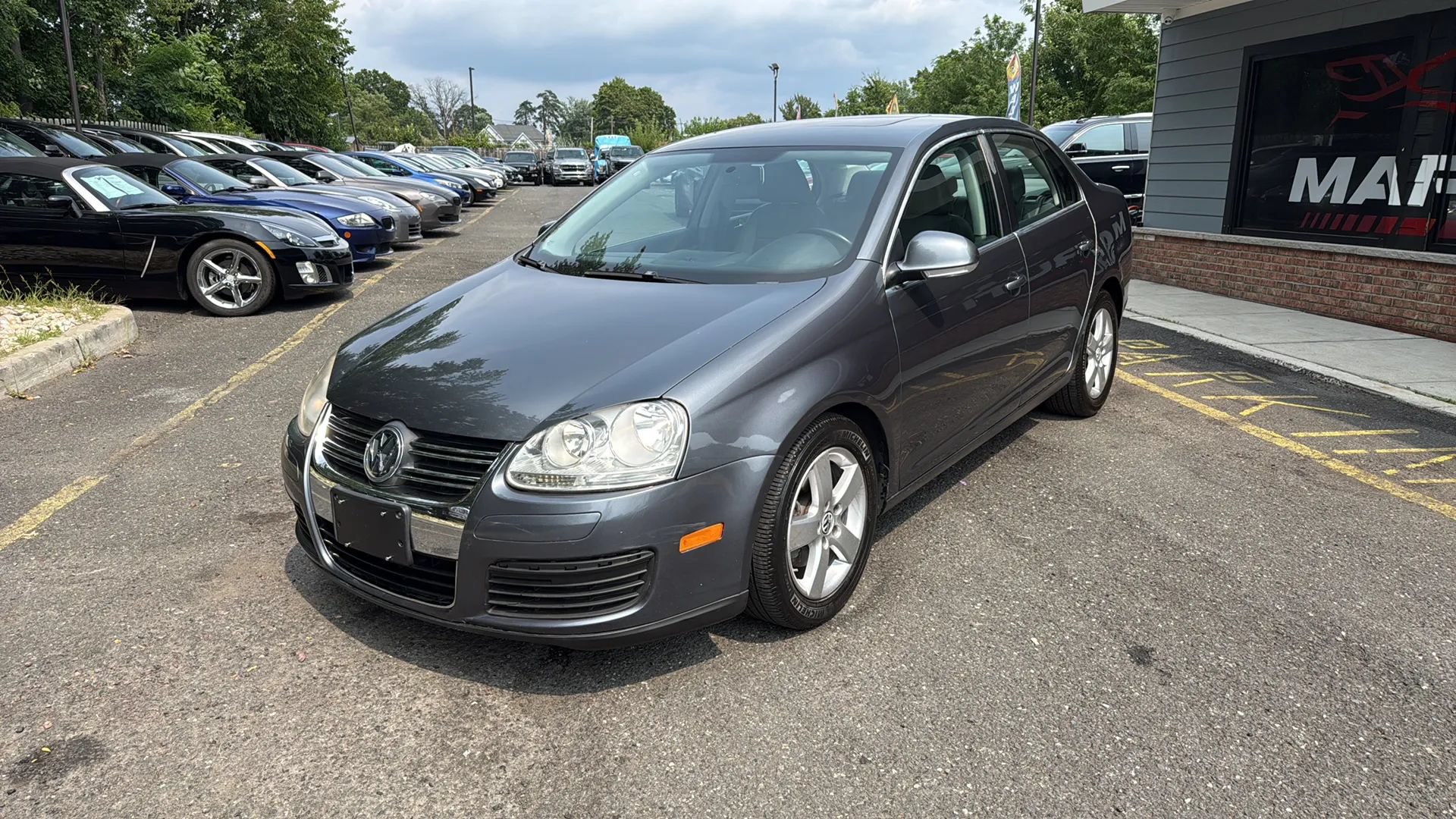 Used 2009 Volkswagen Jetta SE FWD image 1