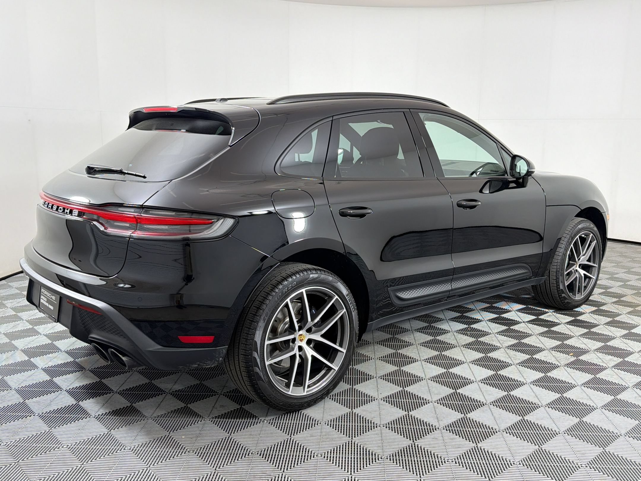 Certified 2026 Porsche Macan AWD/4WD image 10