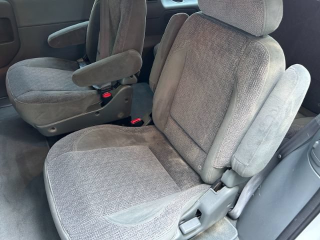 Used 2001 Nissan Quest SE FWD image 23