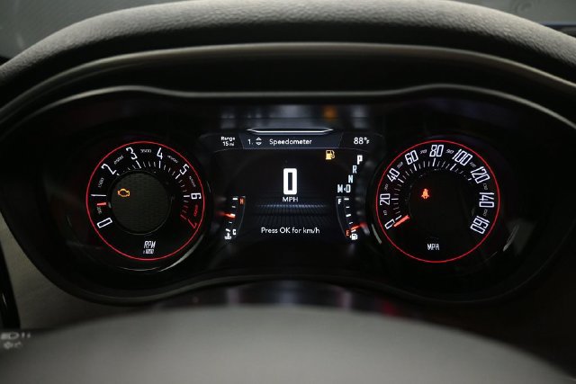 Used 2021 Dodge Challenger SXT w/ Driver Convenience Group RWD image 9