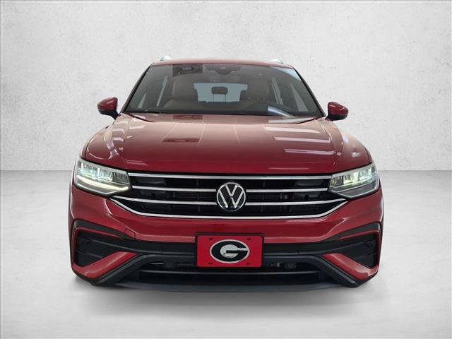 Used 2024 Volkswagen Tiguan SE FWD image 2
