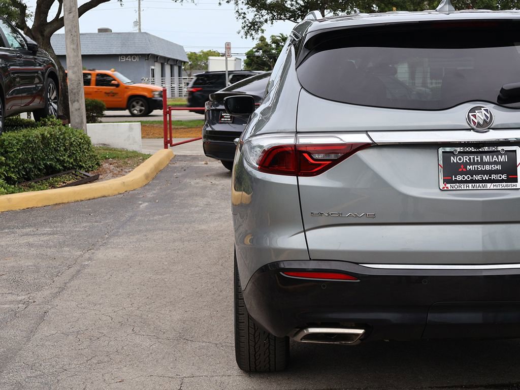 Used 2023 Buick Enclave Essence w/ Sport Touring Edition FWD image 15